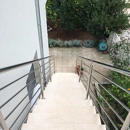 Apartmani Mane *