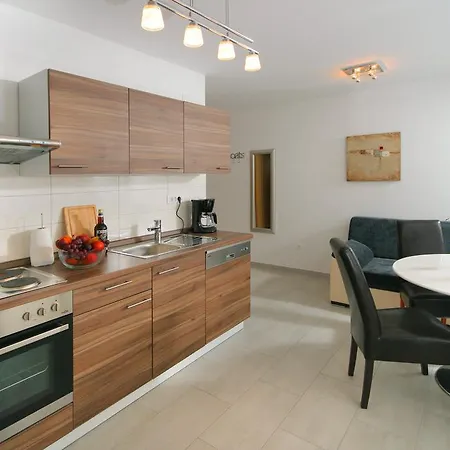 Apartmani Mane *